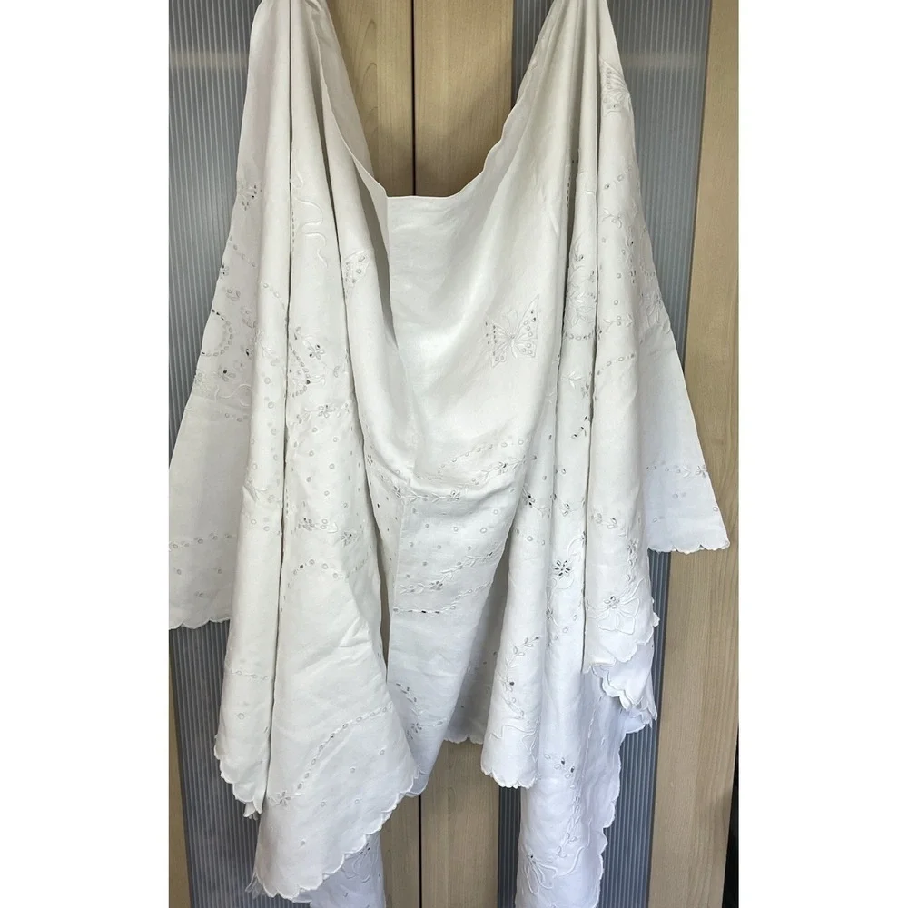 Vintage White Linen Floral Embroidered Tablecloth Dinning Cottagecore Farmhouse